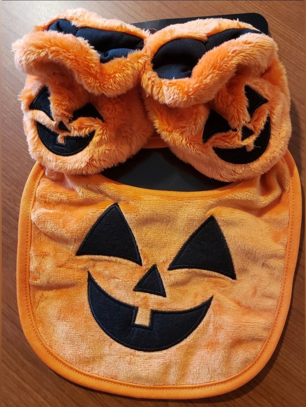 Baby Bib & Booties Set. Infant Pumpkin Halloween Dress Up. Soft NEW 0-12 month